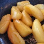 シナモンとカルダモンを使ったデザートに是非！りんごのコンポート - 白ワイン煮