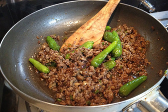 簡単肉味噌レシピ！カボチャの煮付け丼！