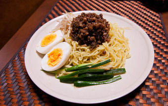 肉味噌が決め手！中華のスパイス「五香粉」を使ったジャージャー麺がめっちゃ旨い！